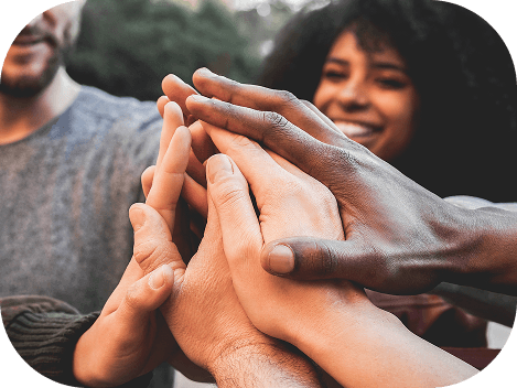 Mãos unidas em colaboração